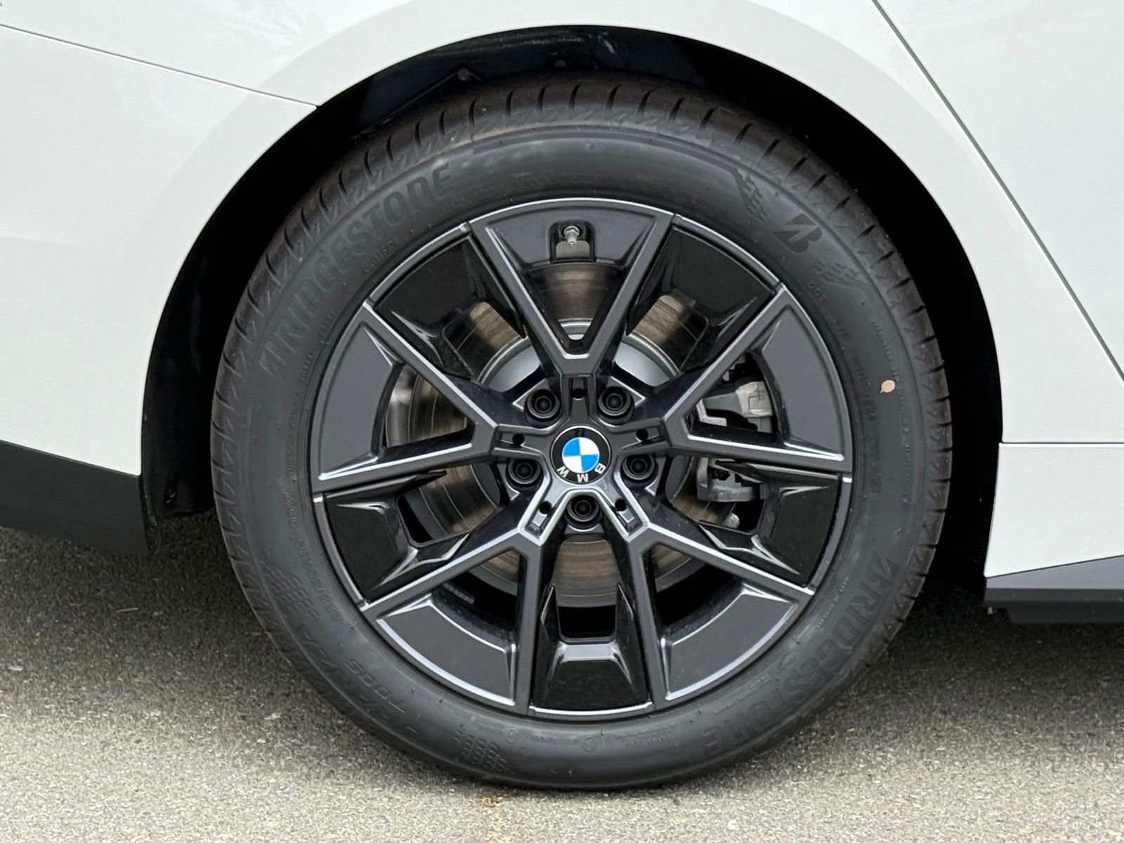 New 2026 Alpine White BMW xDrive40 image 18