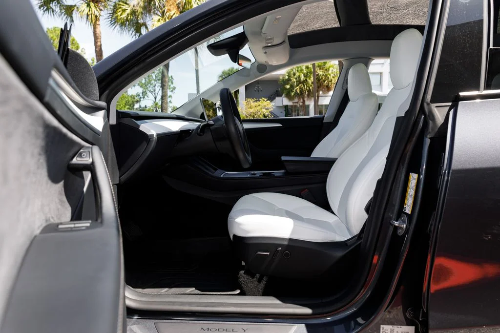 Used 2023  Tesla Long Range image 26