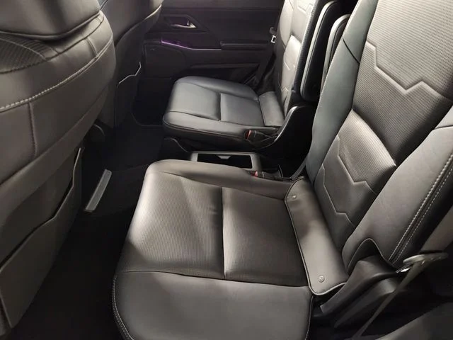 Used 2025 Gray Lexus 550 Luxury image 28