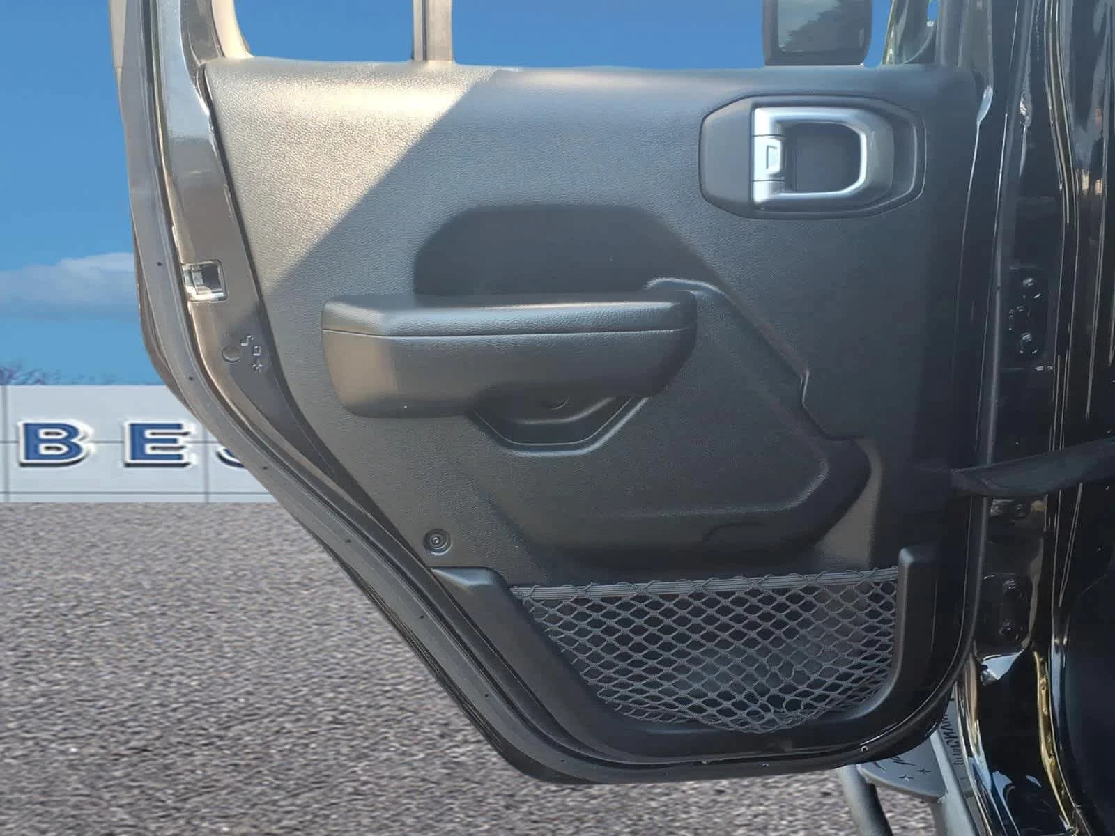 Used 2018 Black Clearcoat Jeep Sport S image 27