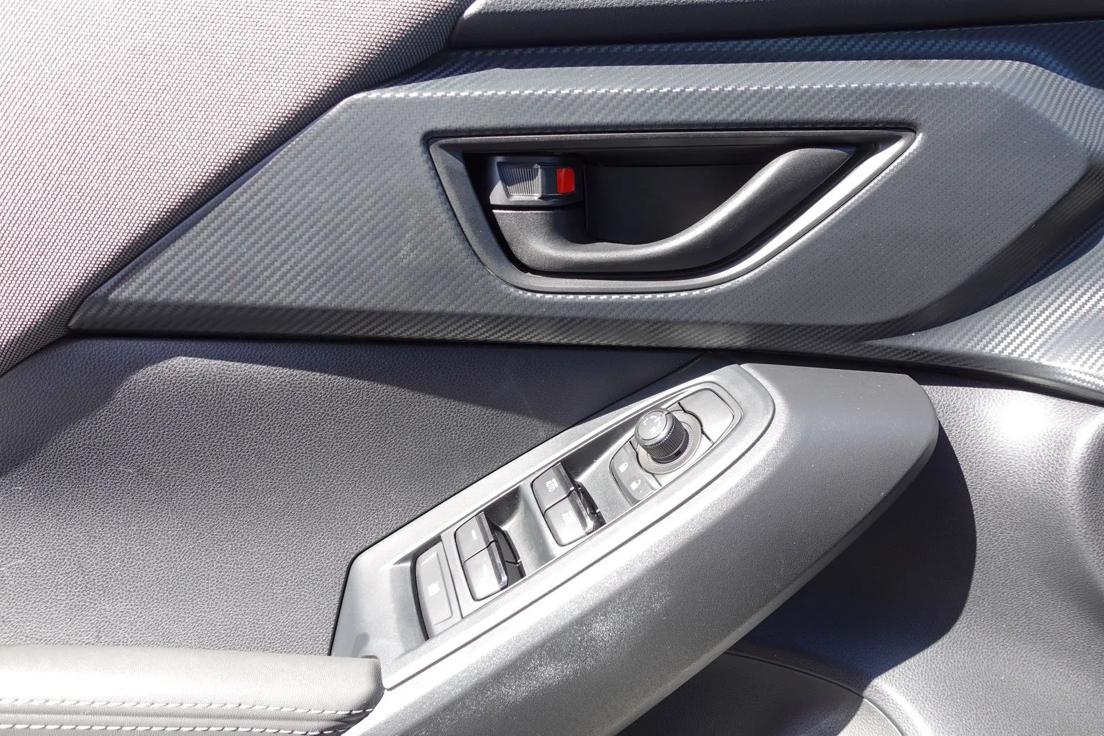 Used 2025 Crystal White Pearl Subaru Premium image 15
