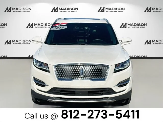 Used 2019 White Lincoln Select image 2