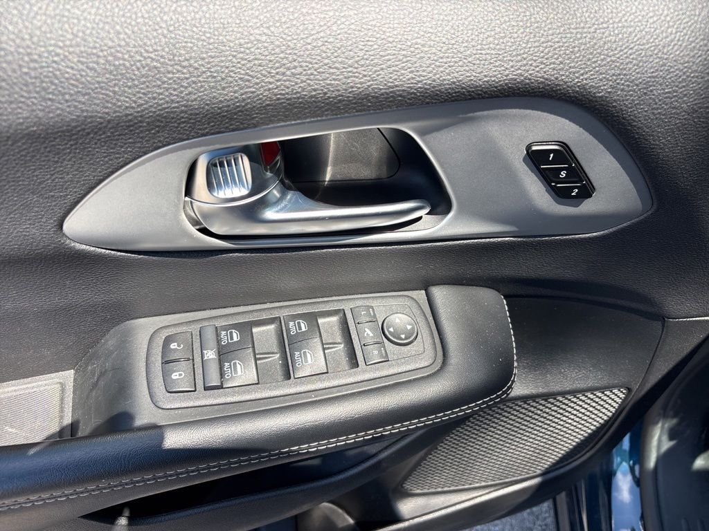 Used 2025 Blue Chrysler Limited image 30