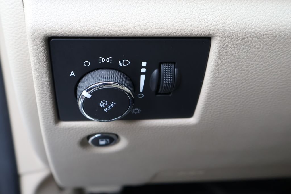 Used 2017 White Jeep Limited image 18