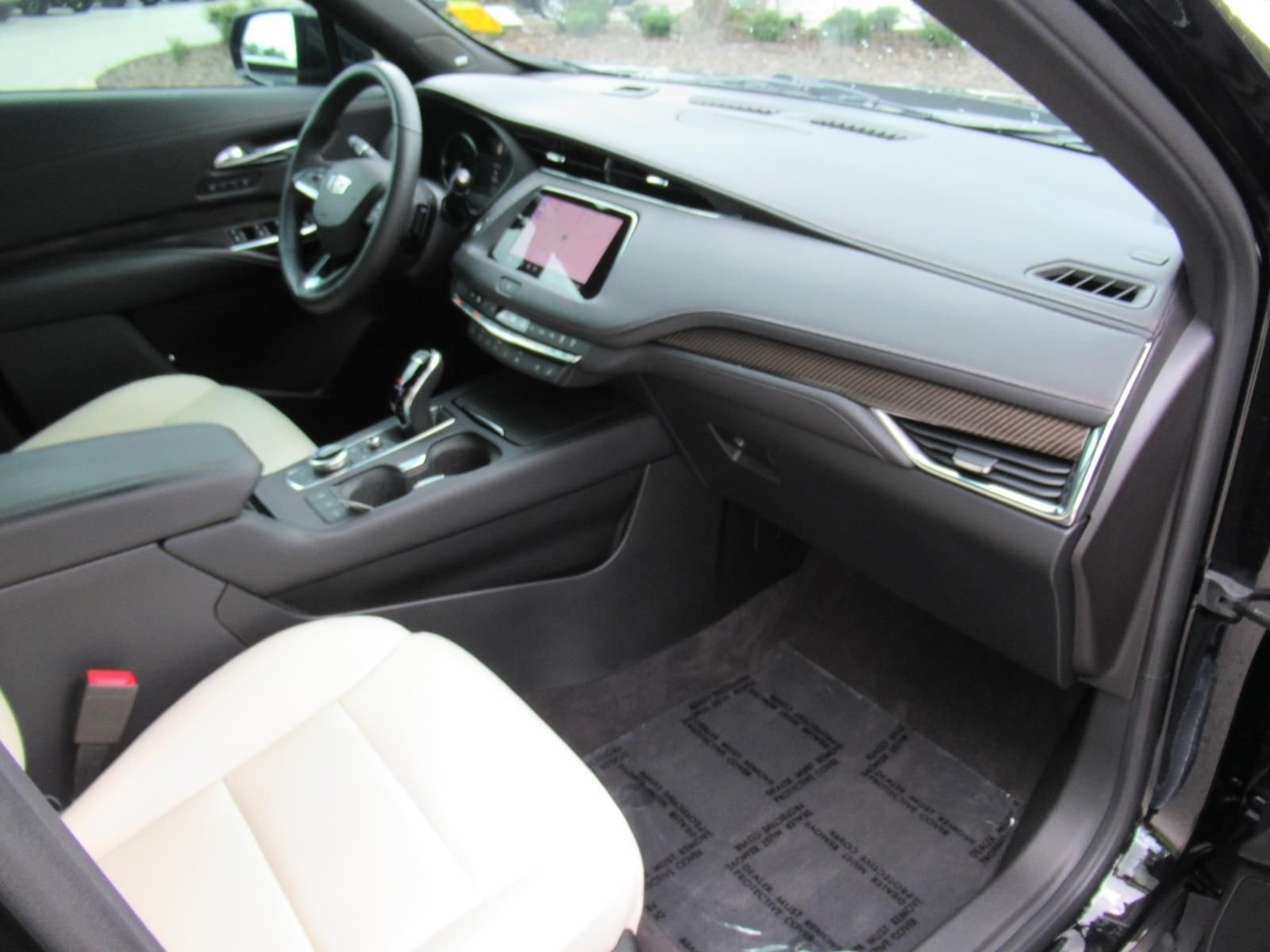Used 2022 Black Cadillac Sport image 11