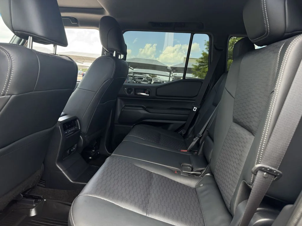 Used 2025  Toyota Base image 27