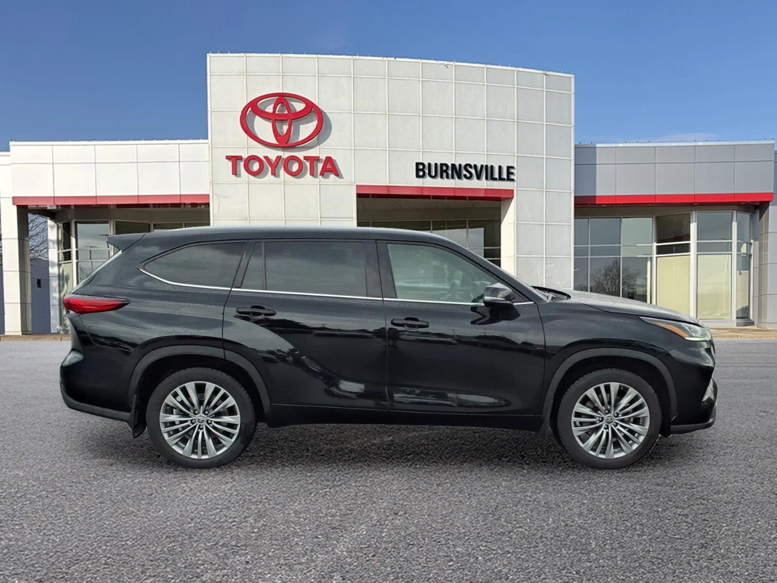 Used 2021 Toyota Highlander Platinum with VIN 5TDFZRBH7MS158796 for sale in Burnsville, Minnesota