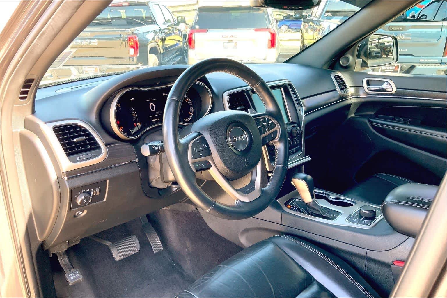 Used 2017 Granite Crystal Metallic Clearcoat Jeep Limited image 17