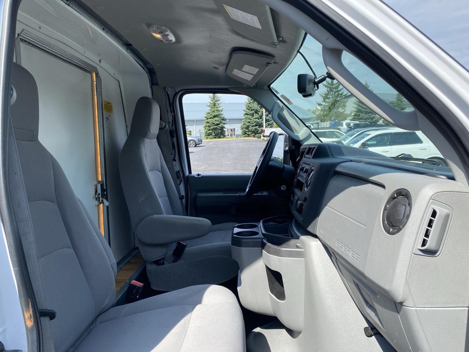 Used 2025 Wh Ford  image 23