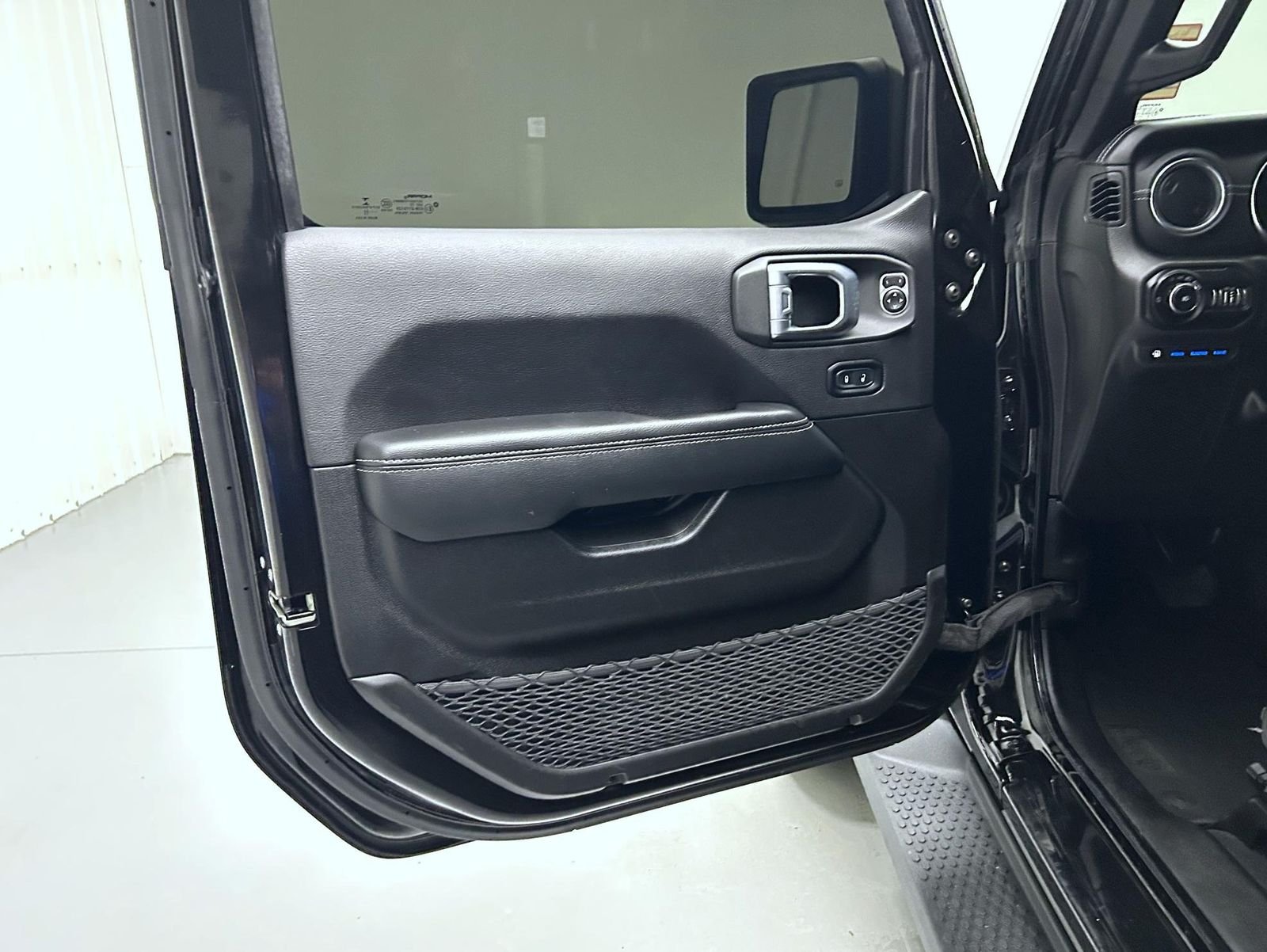 Used 2022 Black Jeep Unlimited Sahara 4xe image 9