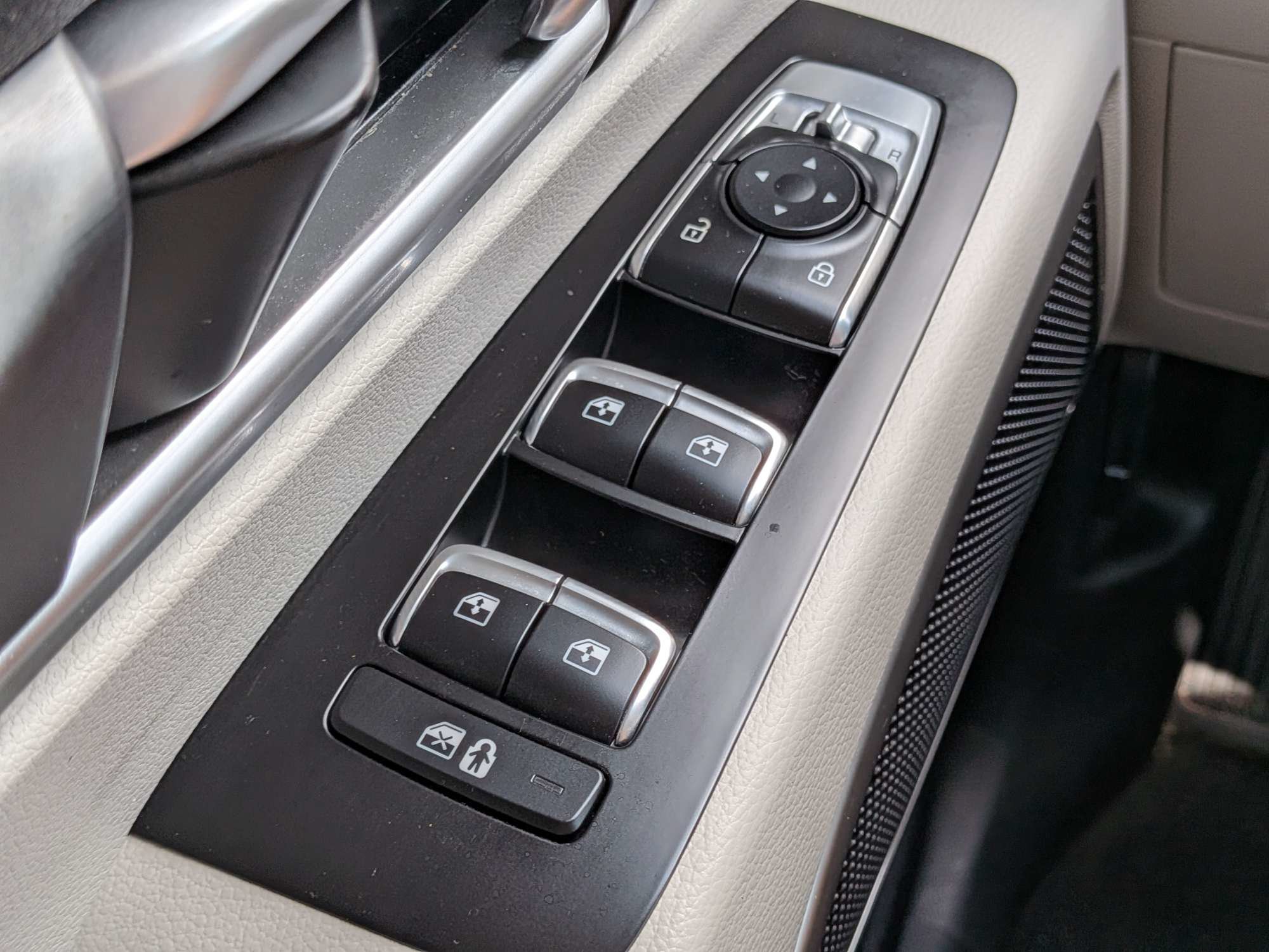 Used 2021 Gravity Grey Kia S image 32