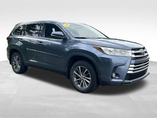 Used 2019 Blue Toyota XLE image 7