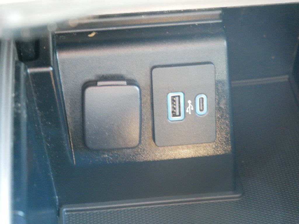 Used 2020 Black Ford XLT image 24