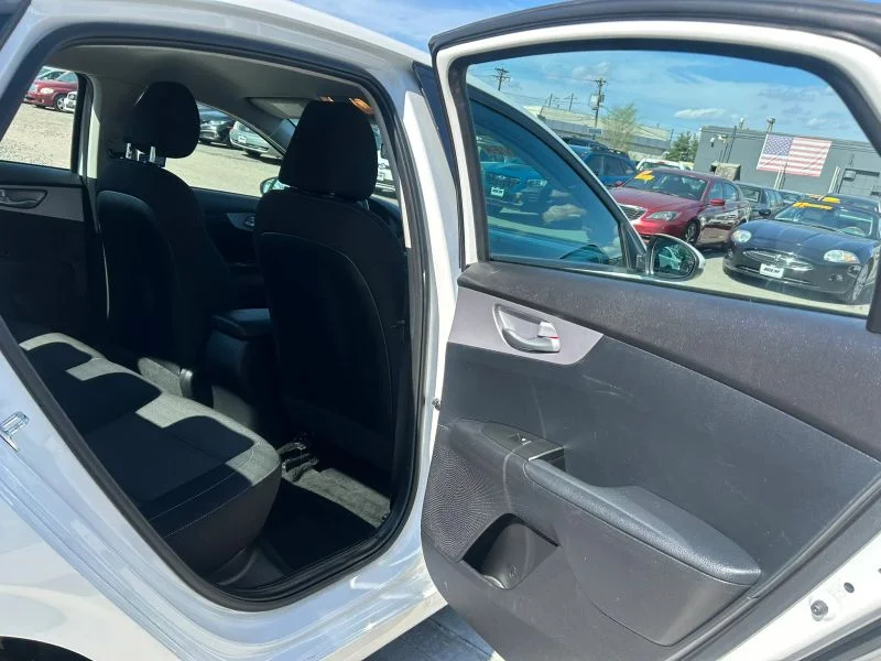 Used 2023 White Kia LX Sedan 4D image 22