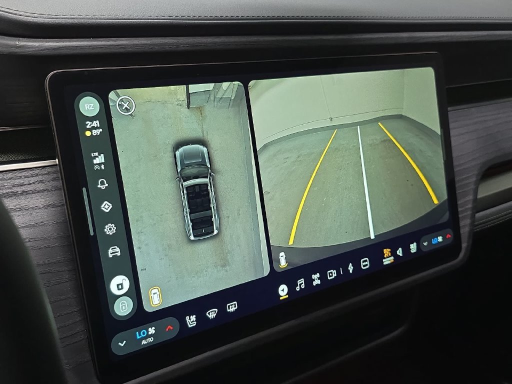Used 2025  Rivian Adventure Dual Motor Standard Pack image 18