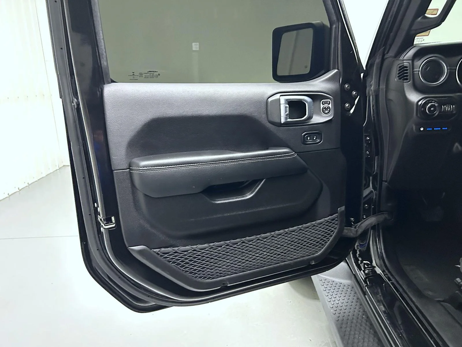 Used 2022 Black Jeep Unlimited Sahara 4xe image 9