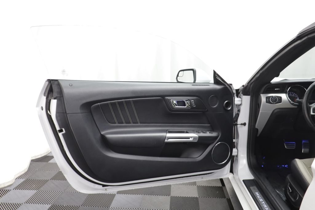 Used 2017 Oxford White Ford GT Premium image 4