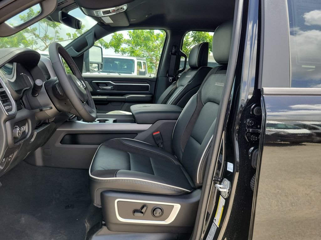 New 2026 Diamond Black Crystal Pearl-Coat Exterior Paint RAM Laramie image 15