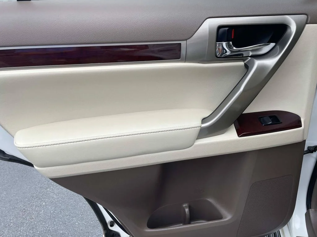 Used 2018  Lexus 460 image 11
