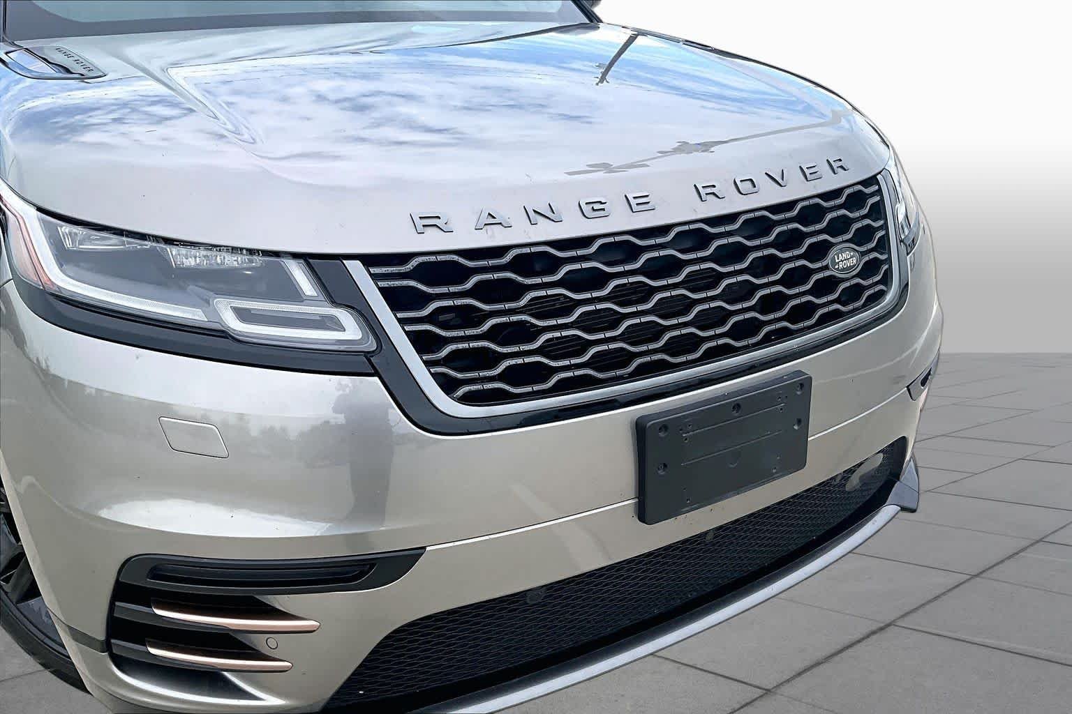 Used 2020 Silicon Silver Premium Metallic Land Rover R-Dynamic S image 28