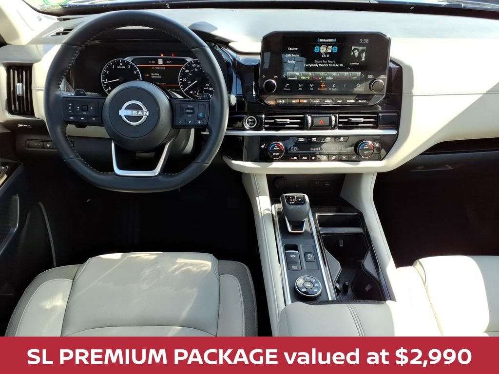 Used 2023 Deep Ocean Blue Nissan SL v6 premium image 2
