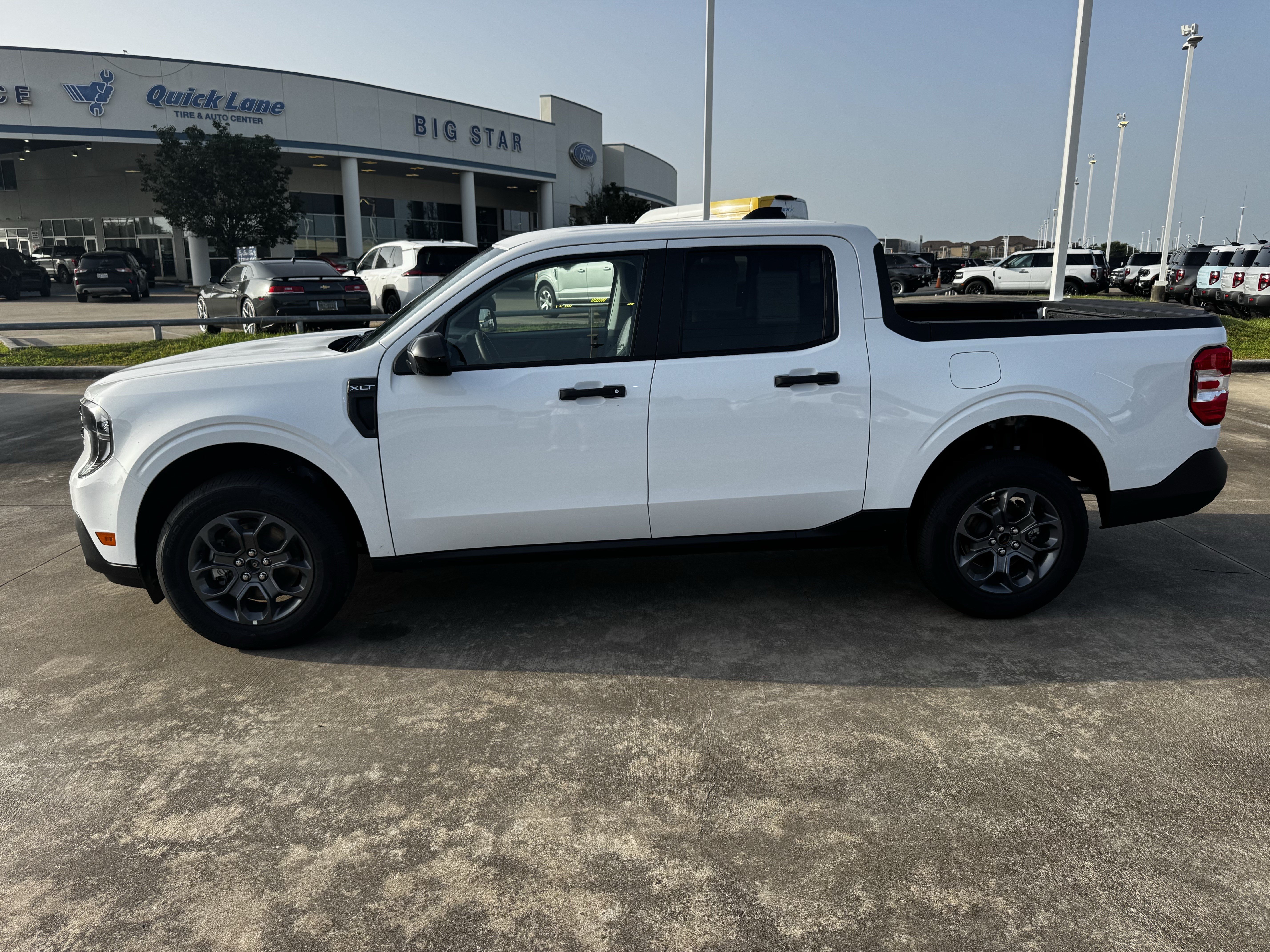 New 2026 Oxford White Ford XLT image 4