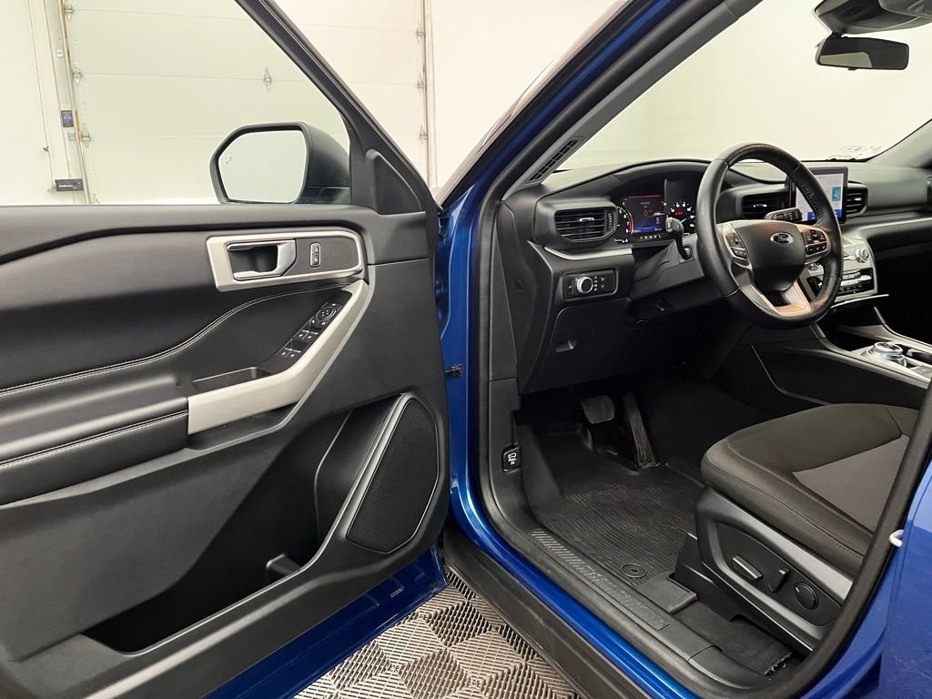 Used 2022 Blue Metallic Ford XLT image 17