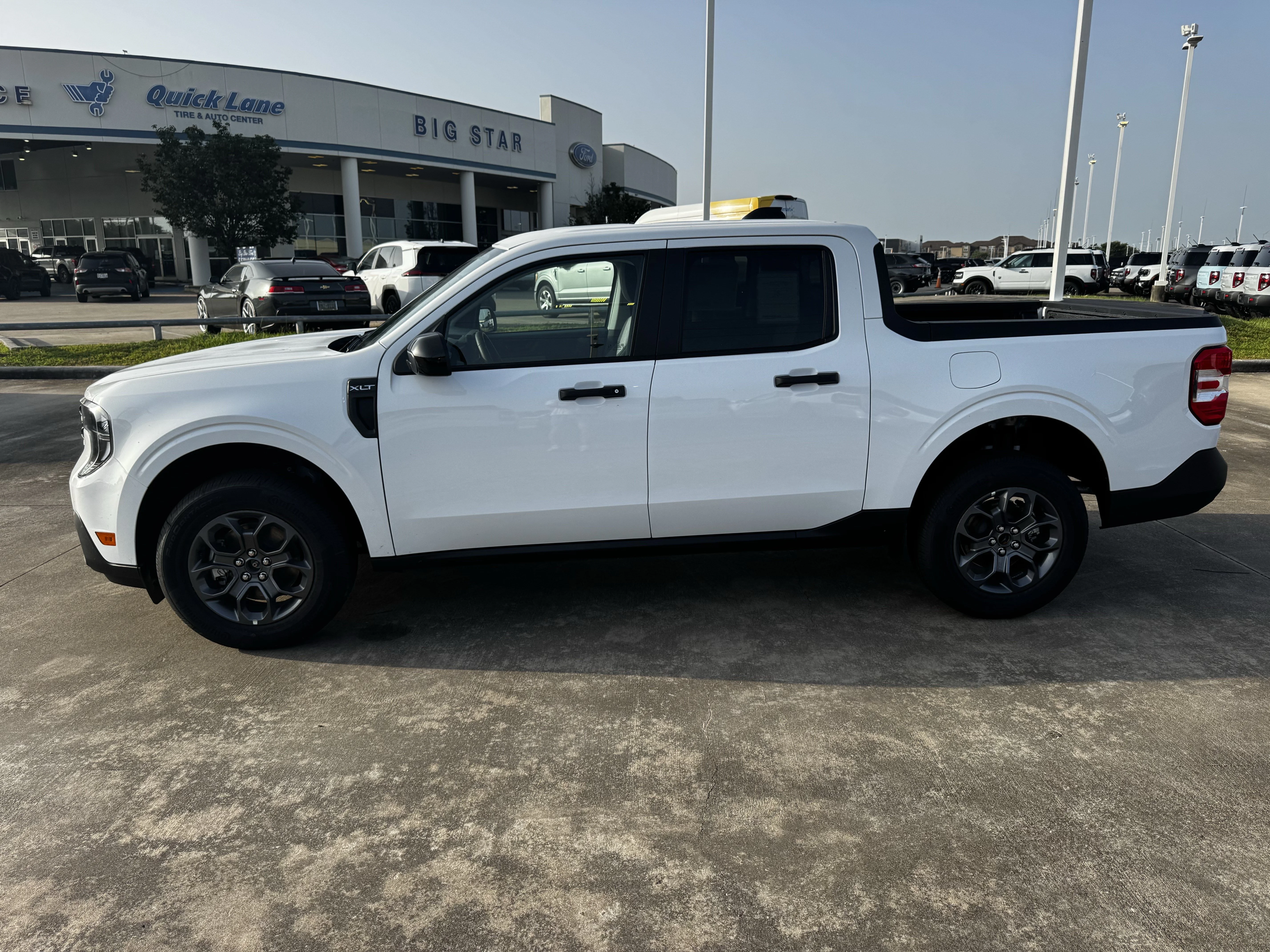 New 2026 Oxford White Ford XLT image 4