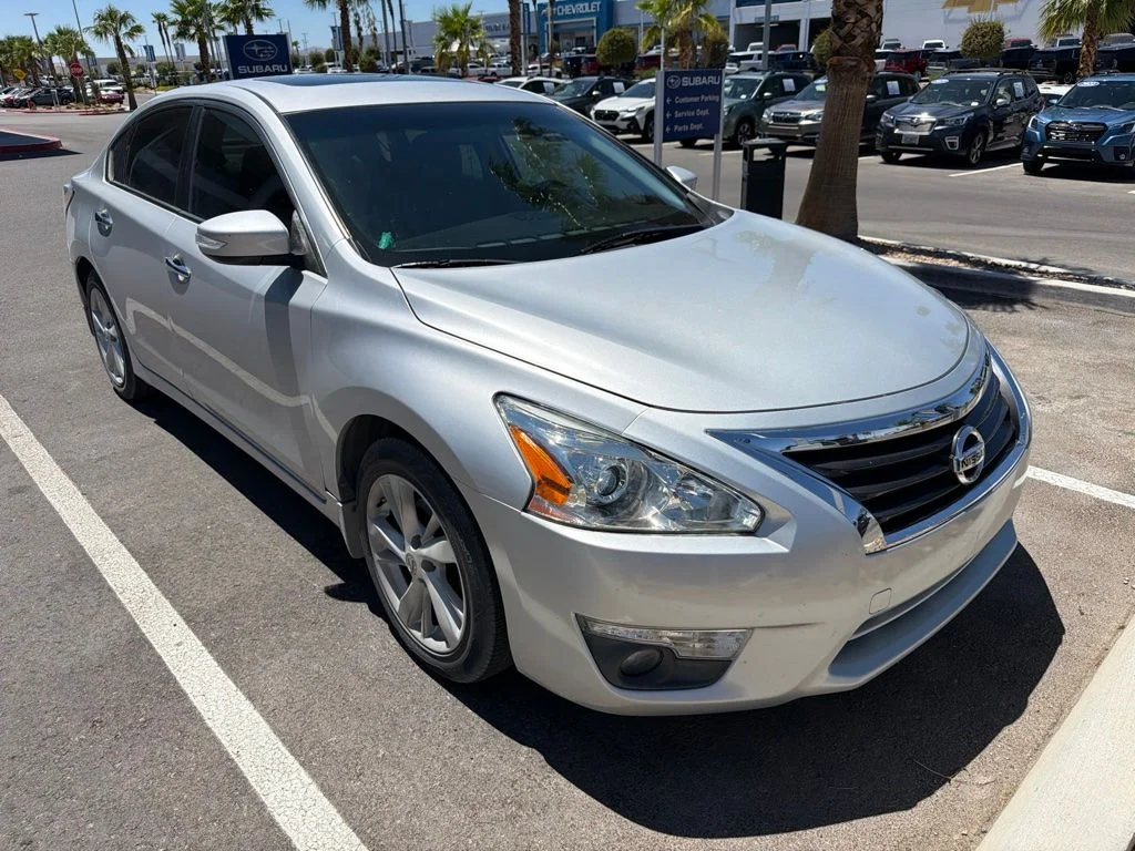 Used 2014 Silver Nissan 2.5 SL image 4