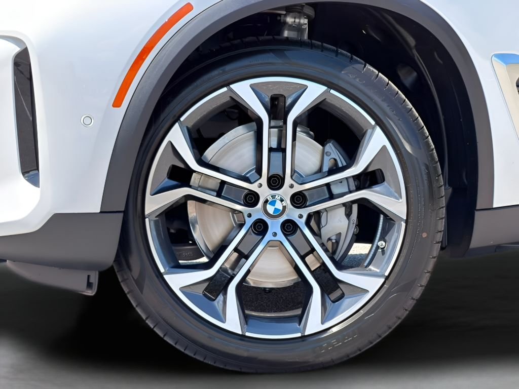 New 2026 Mineral White Metallic BMW sDrive40i image 27