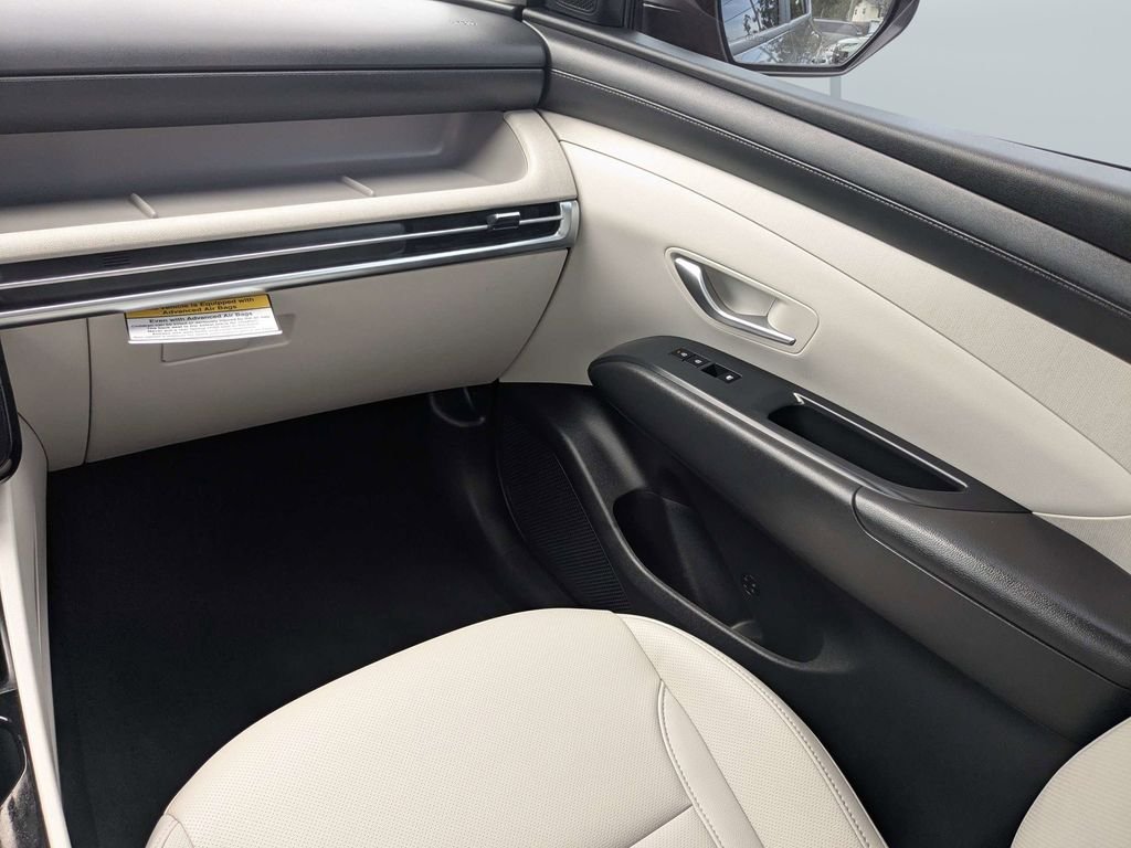 Used 2025 Gray Hyundai SEL Convenience image 17