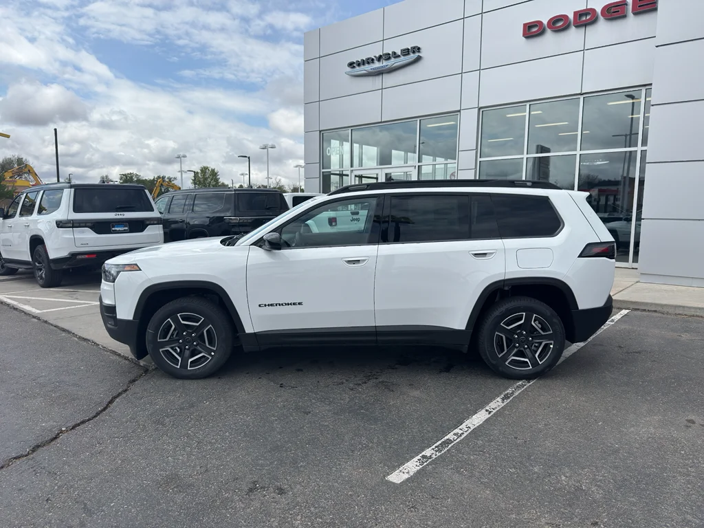 New 2026 Bright White Clear-Coat Exterior Paint Jeep Limited image 2
