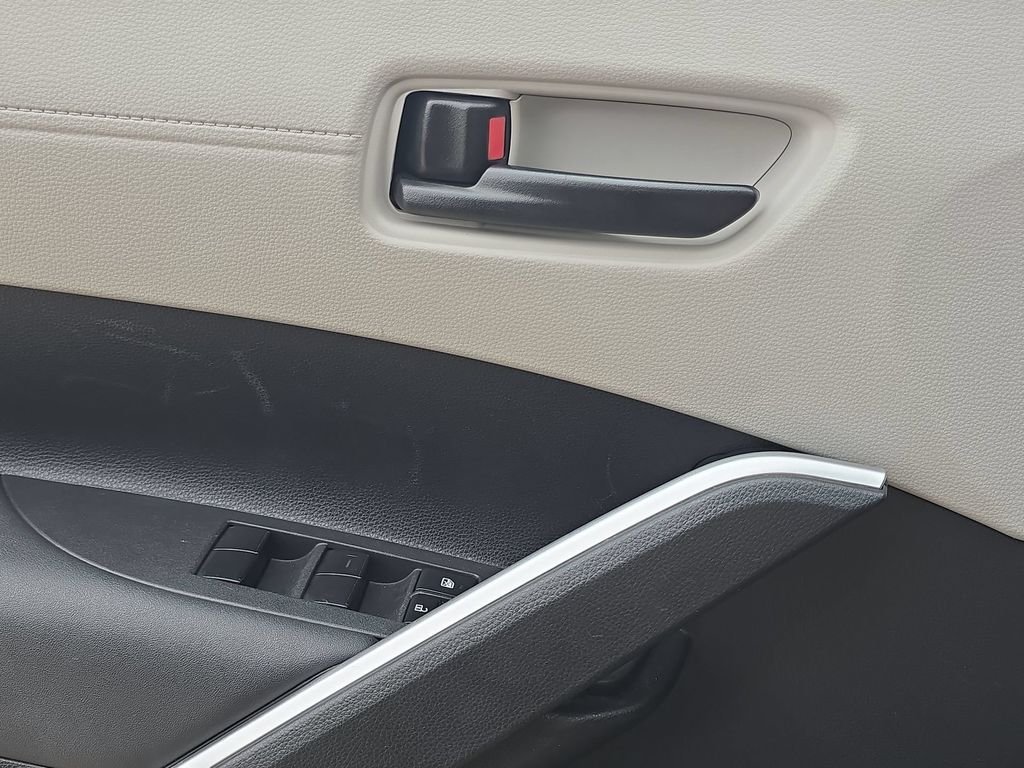 Used 2023 Black Toyota L image 19