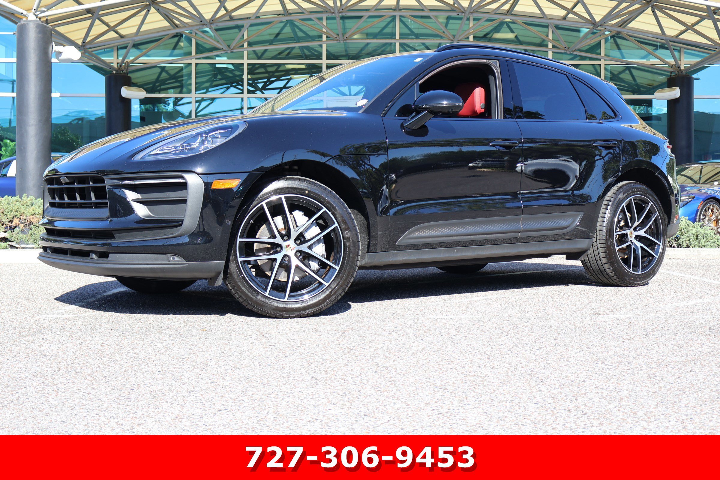 2022 Porsche Macan -'s photo