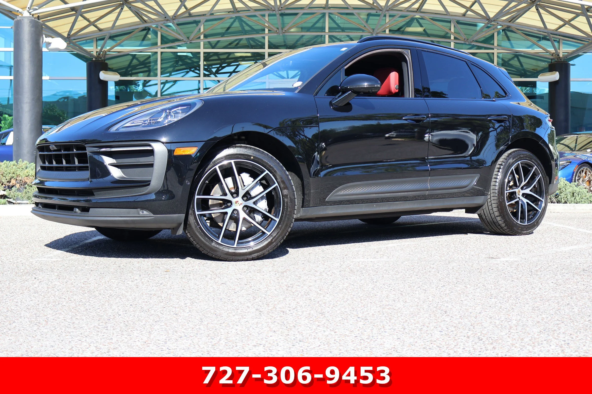 2022 Porsche Macan -'s photo