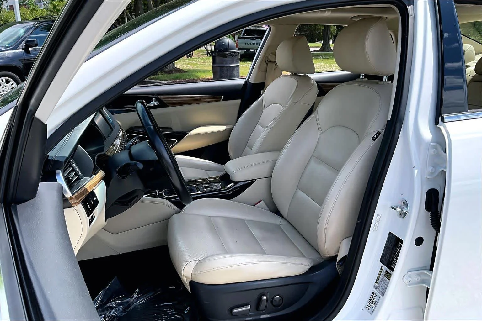 Used 2019 Snow White Pearl Kia Technology image 13