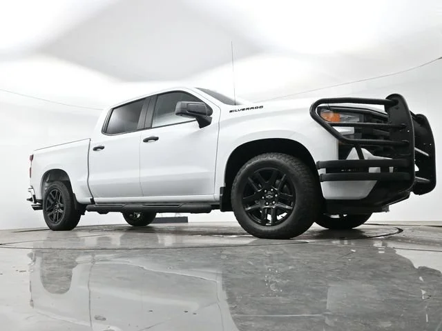 Used 2025 Summit White Chevrolet Custom image 22