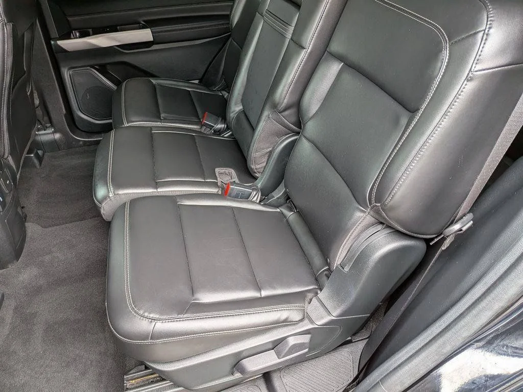 Used 2023 Black Ford XLT image 23