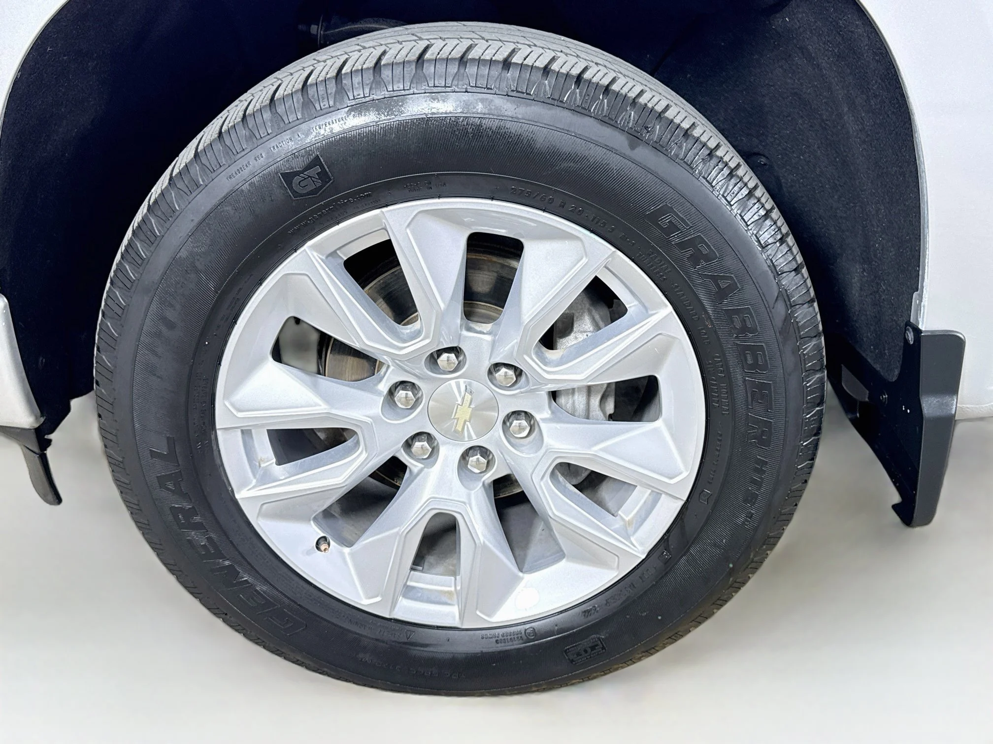 Used 2022 Silver Ice Metallic Chevrolet Custom image 33