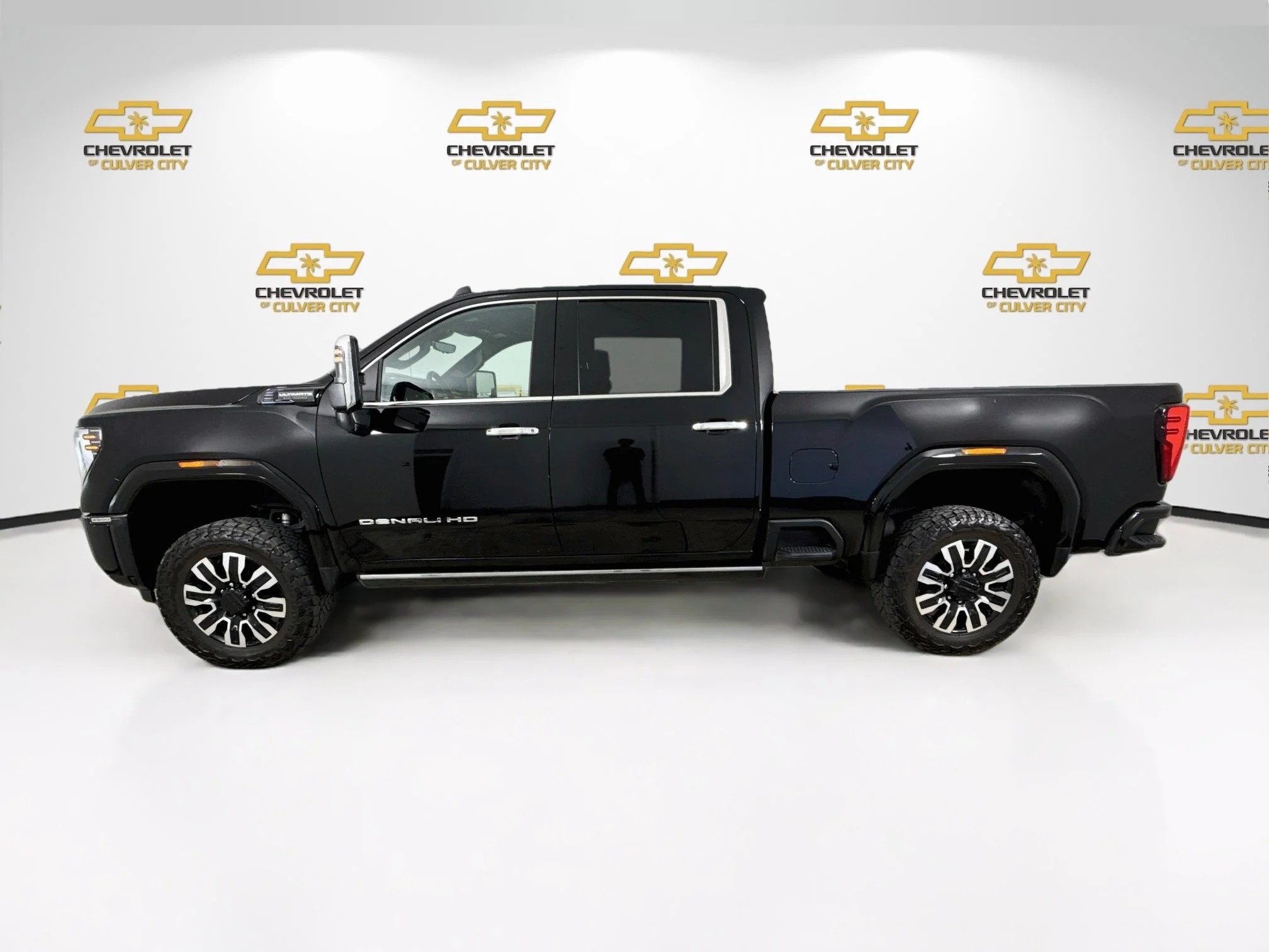 Used 2024 Onyx Black GMC Denali Ultimate image 5