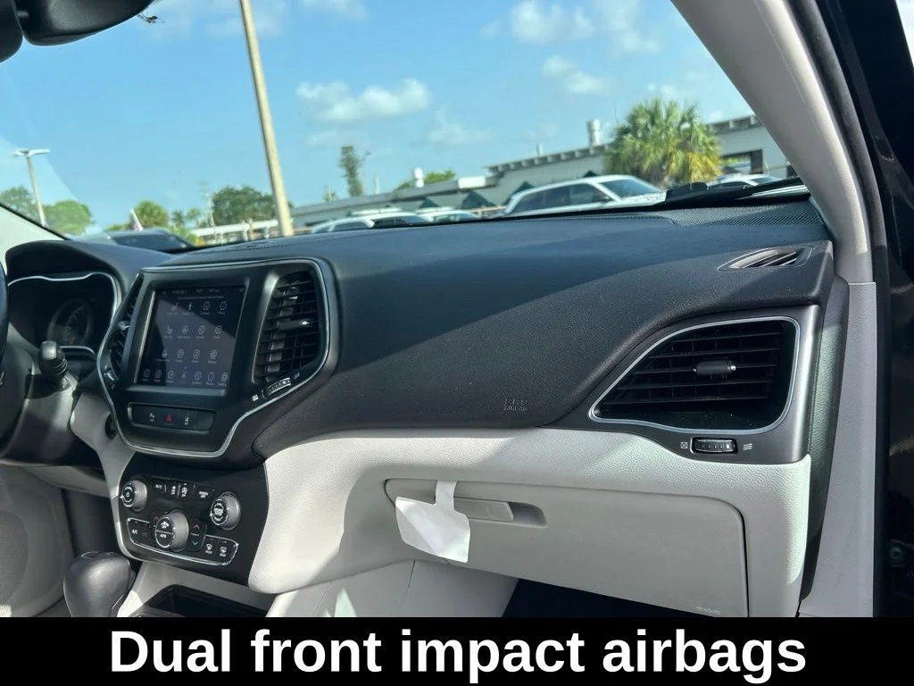 Certified Used 2021 Black Jeep Latitude Lux image 25