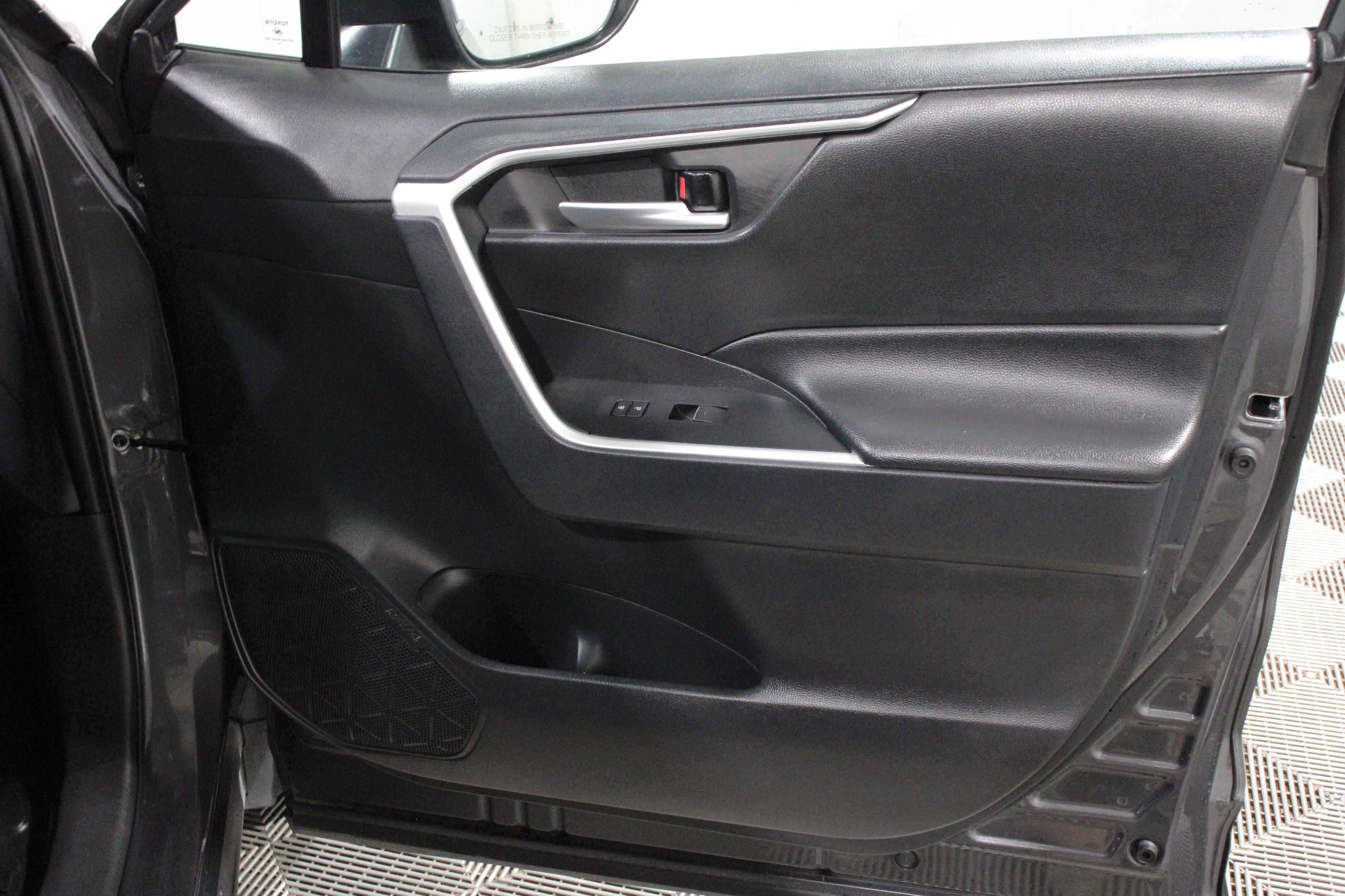 Used 2025 Magnetic Gray Metallic Toyota Hybrid XLE image 29