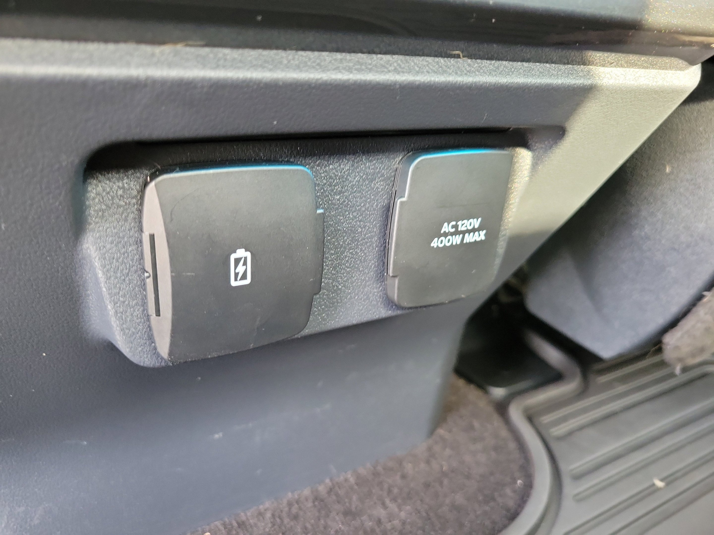 Used 2022 Black Metallic Ford Lariat image 15