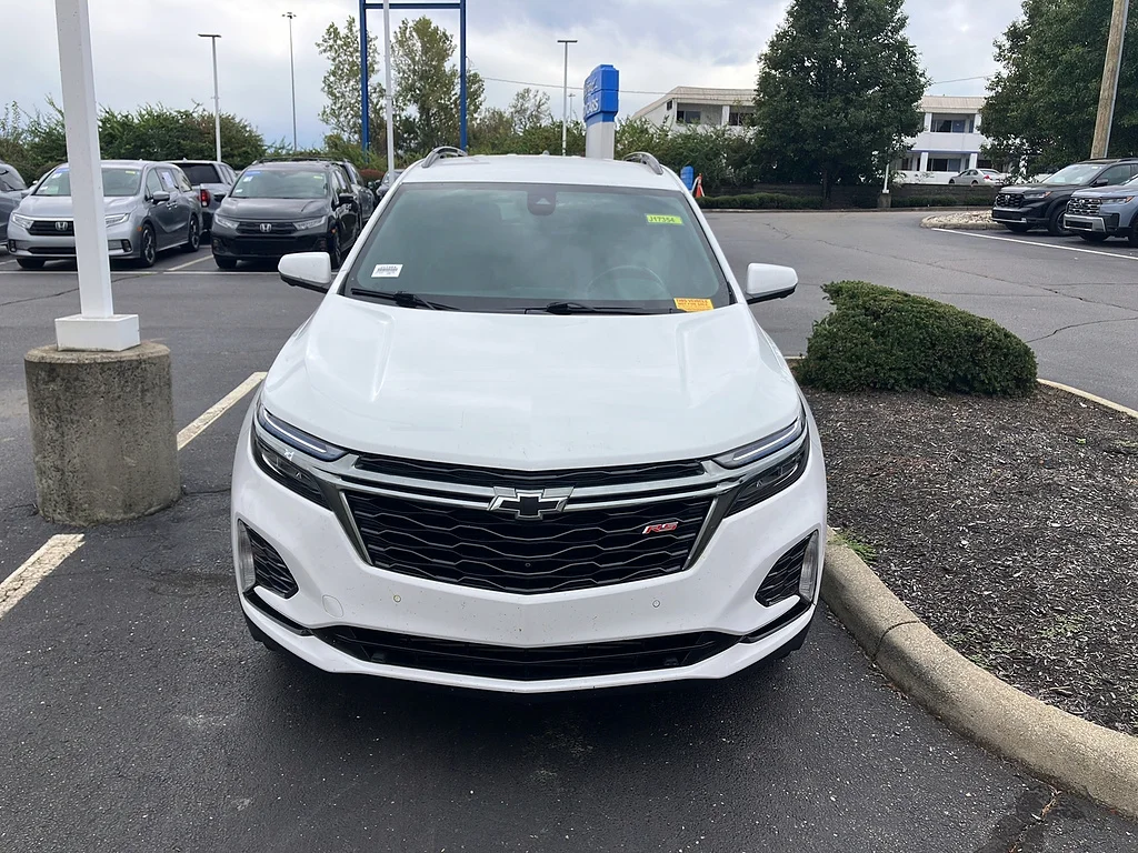 Used 2022 Summit White Chevrolet RS image 2