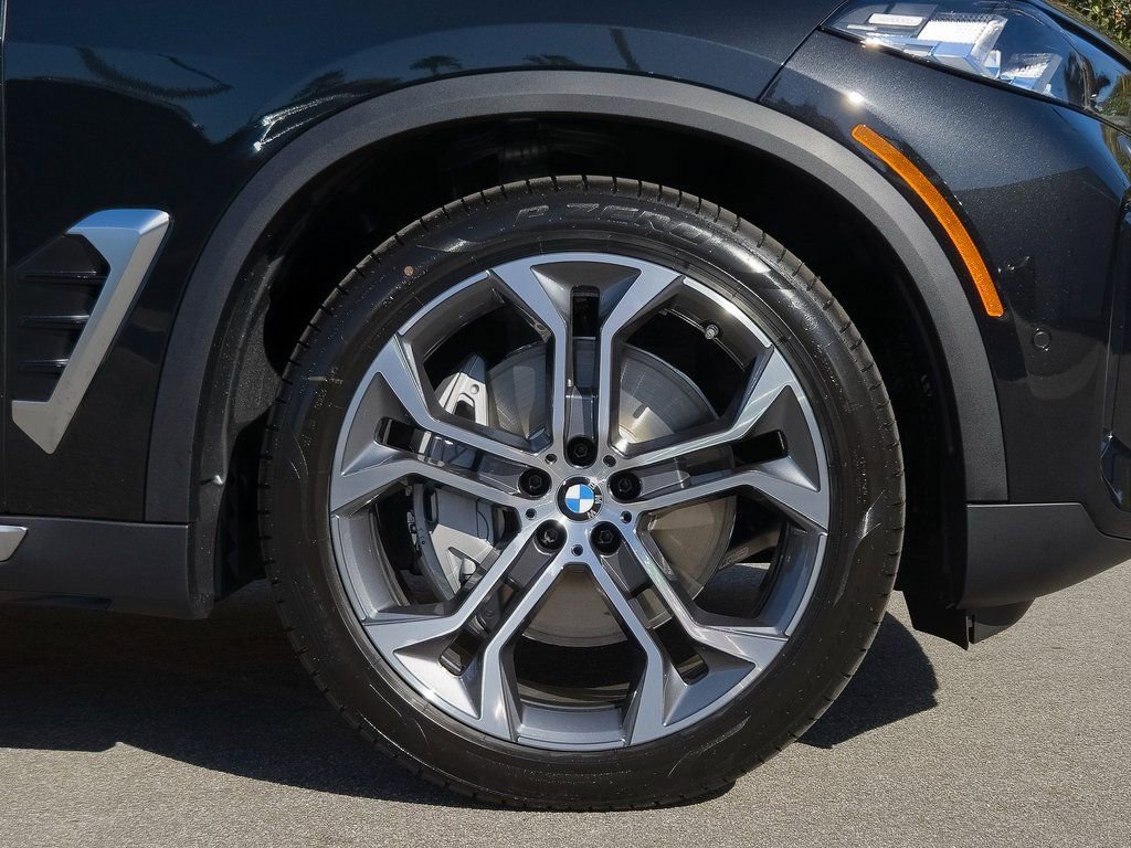 New 2026 Black Sapphire Metallic BMW xDrive50e image 9