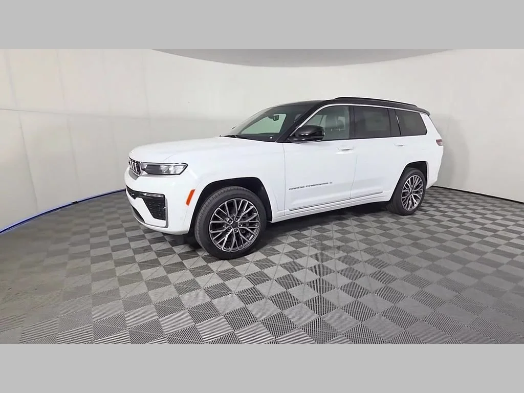 New 2026 Bright White Clear-Coat Exterior Paint Jeep Summit image 37
