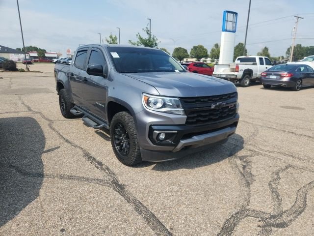 Used 2022 Gray Chevrolet Z71 image 3
