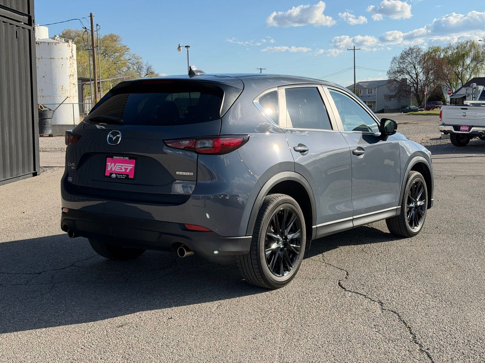 View vehicle photo 7