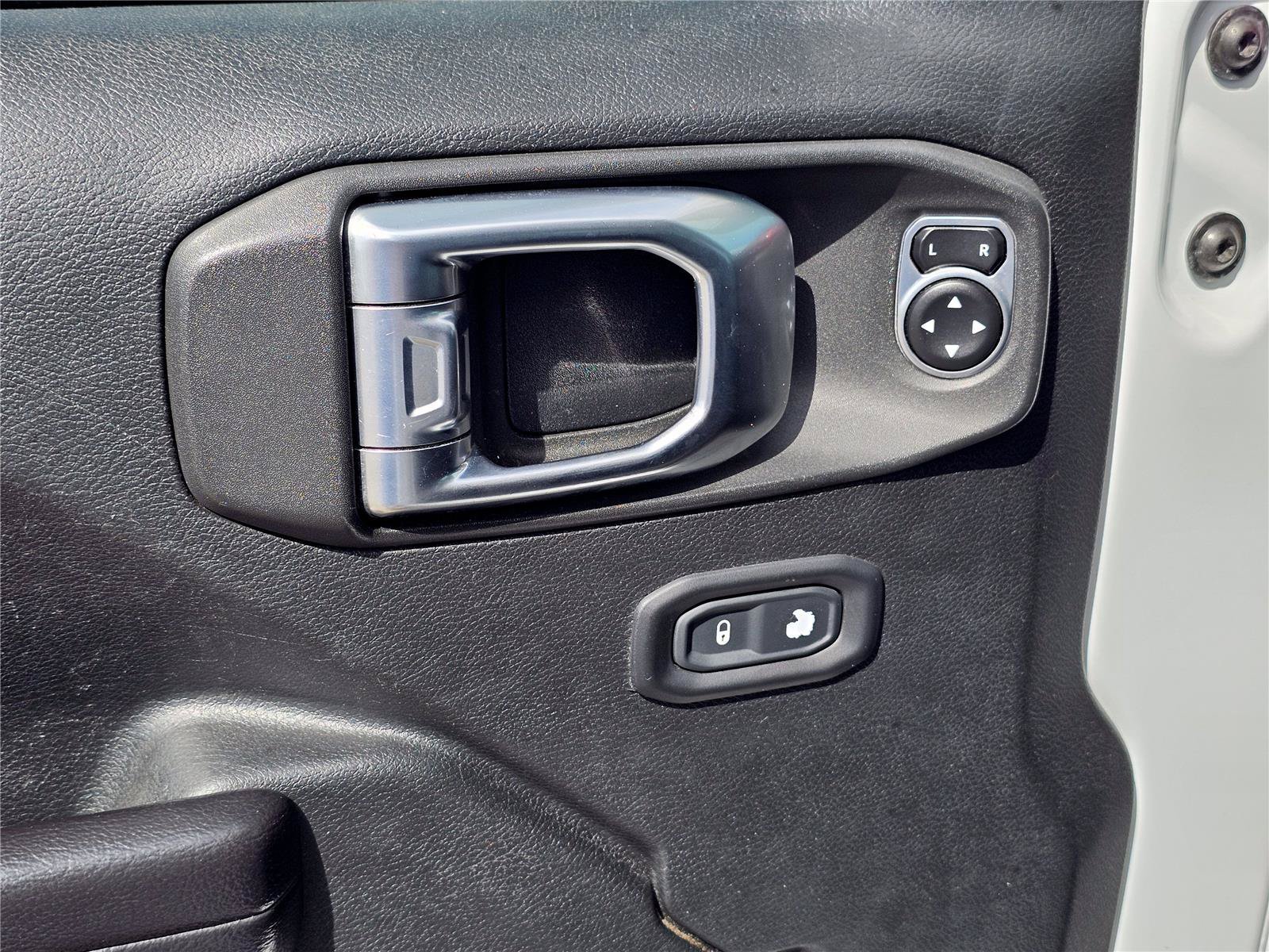 Used 2020 Bright White Clearcoat Jeep Rubicon image 16
