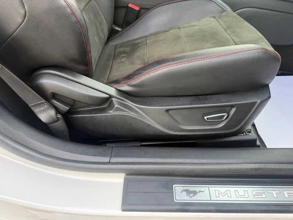Used 2017 White Ford GT Premium image 38